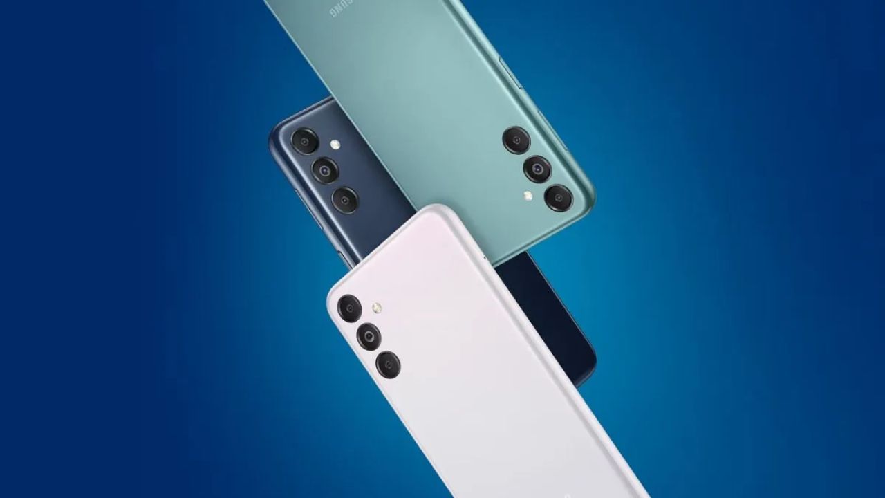 Here is image of three smartphone of SAMSUNG Galaxy F15 5G in different colour